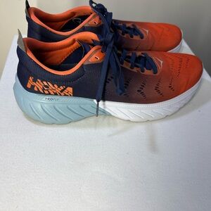 Hoka Mach 2, Men size 10, very good pre owned, only worn a few times